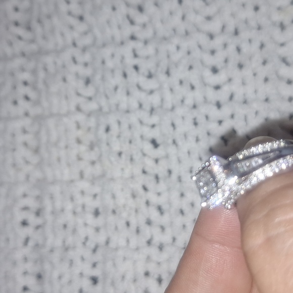 BEAUTIFUL 10K WHITE GOLD SQUARE DIAMOND CLUSTER ENGAGEMENT RING - Picture 13 of 15